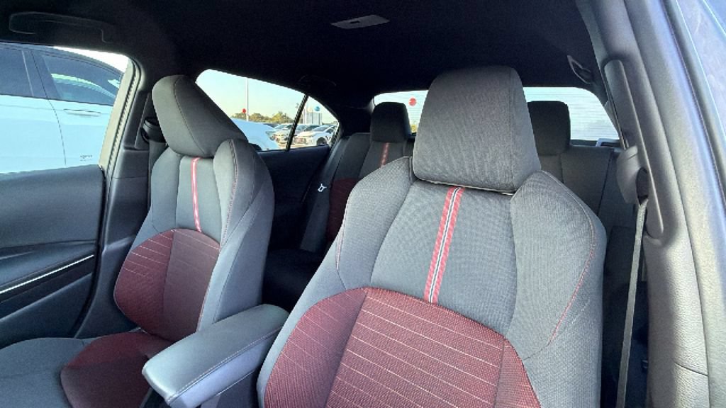 Used 2025 Toyota Corolla SE FWD image 15