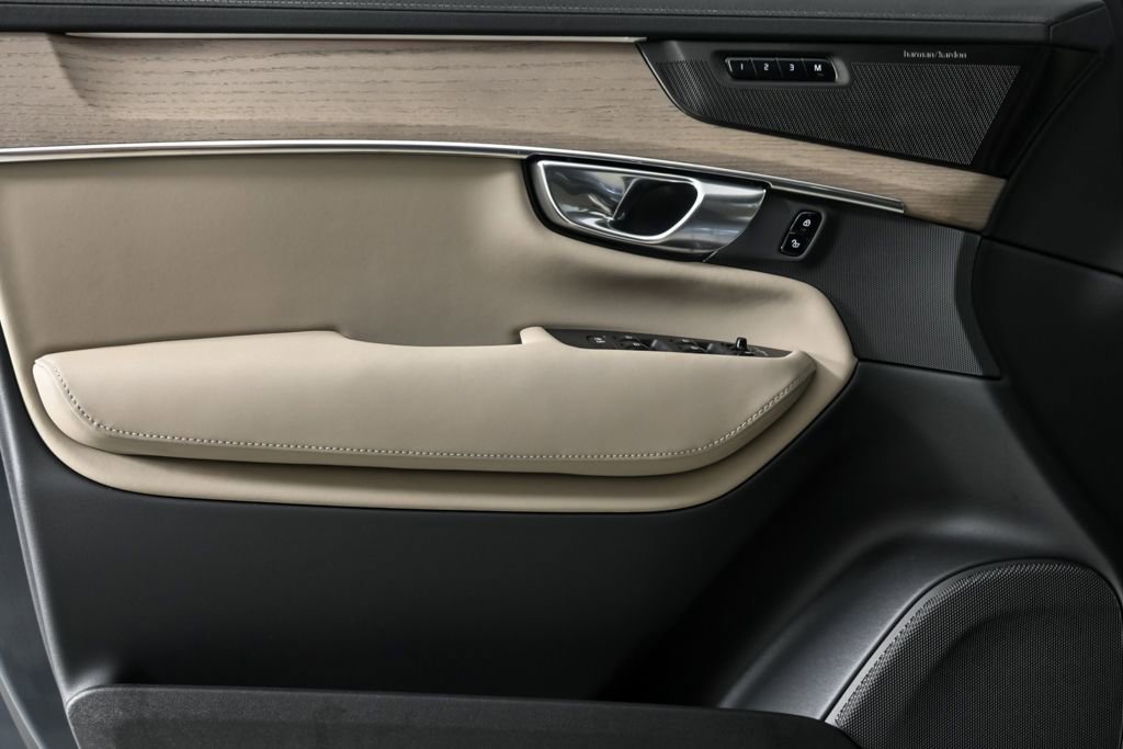 Used 2026 Volvo XC90 B6 Plus w/ Protection Package Premier image 8