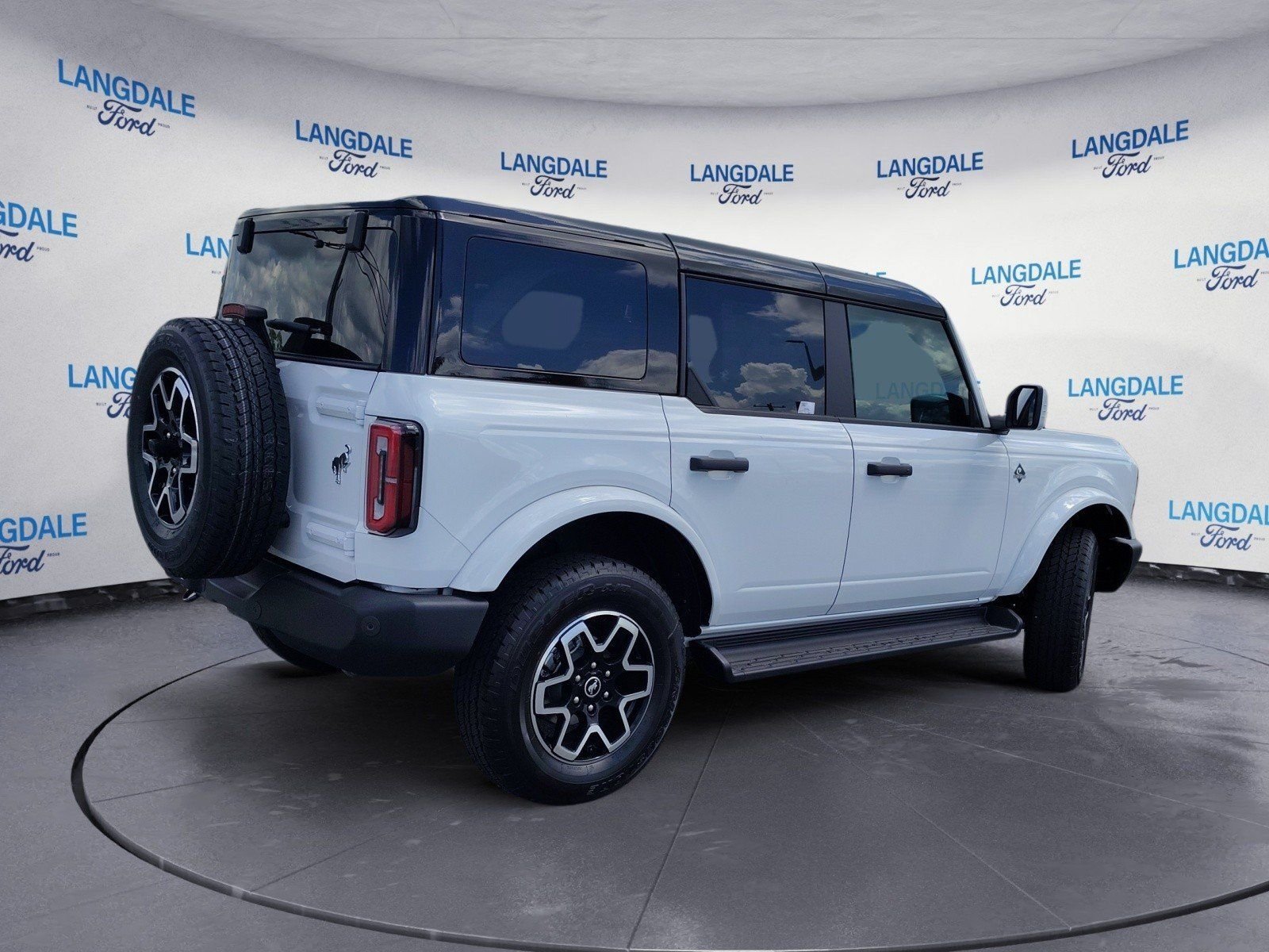 New 2026 Ford Bronco Outer Banks AWD/4WD image 4