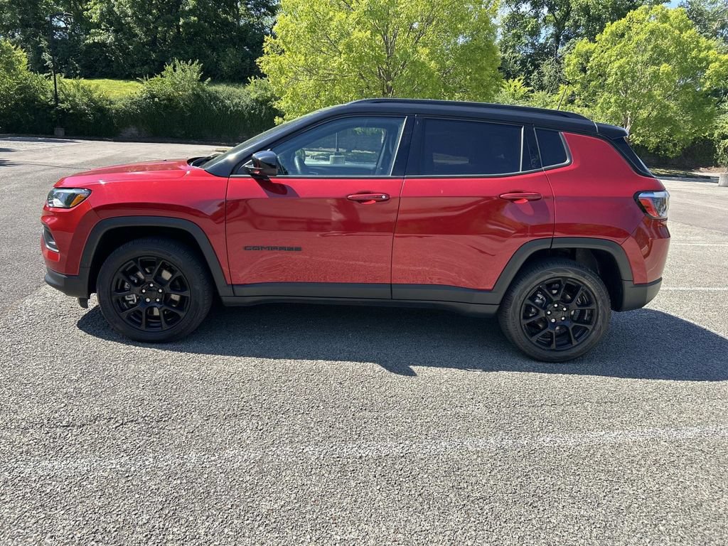 Used 2024 Jeep Compass Latitude w/ Altitude Special Edition AWD/4WD image 4