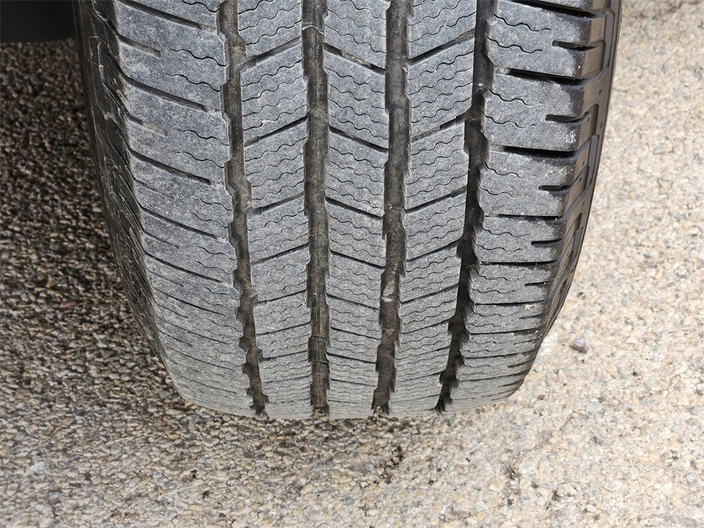 Used 2022 Chevrolet Suburban LT image 11