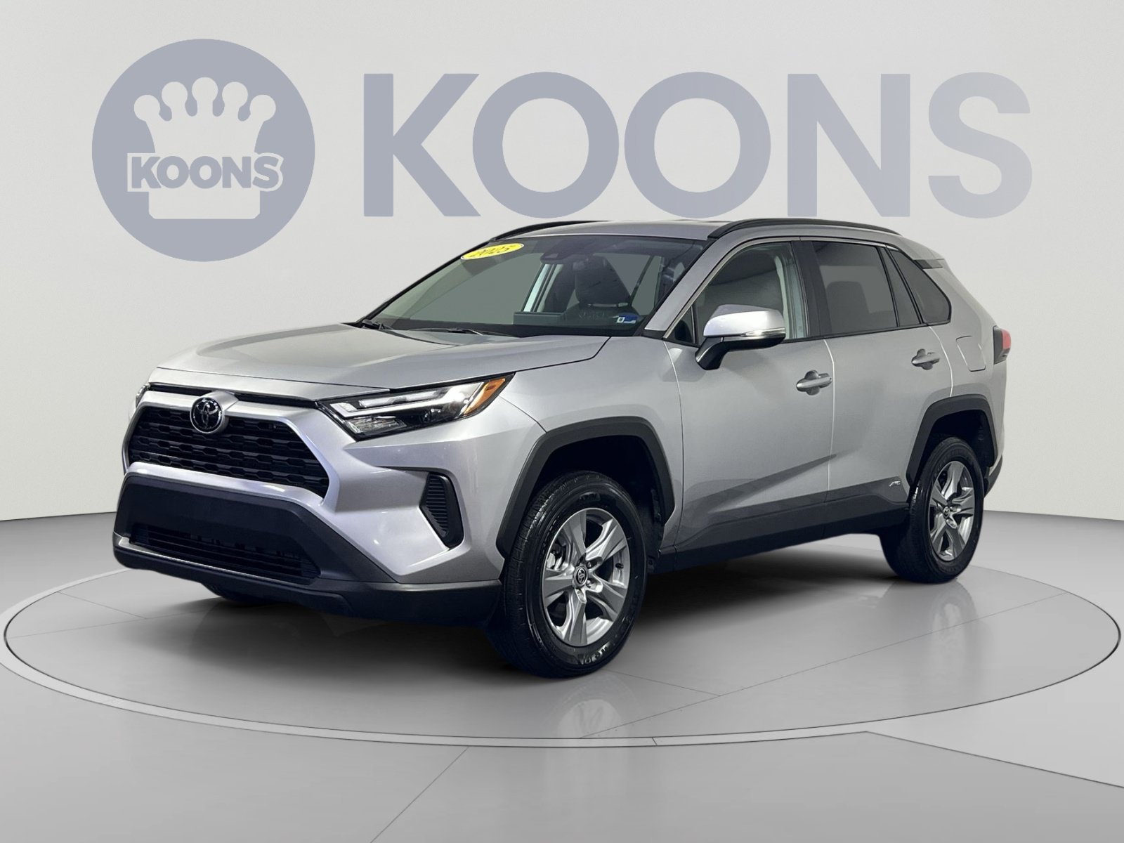 Used 2025 Toyota RAV4 XLE AWD/4WD image 1