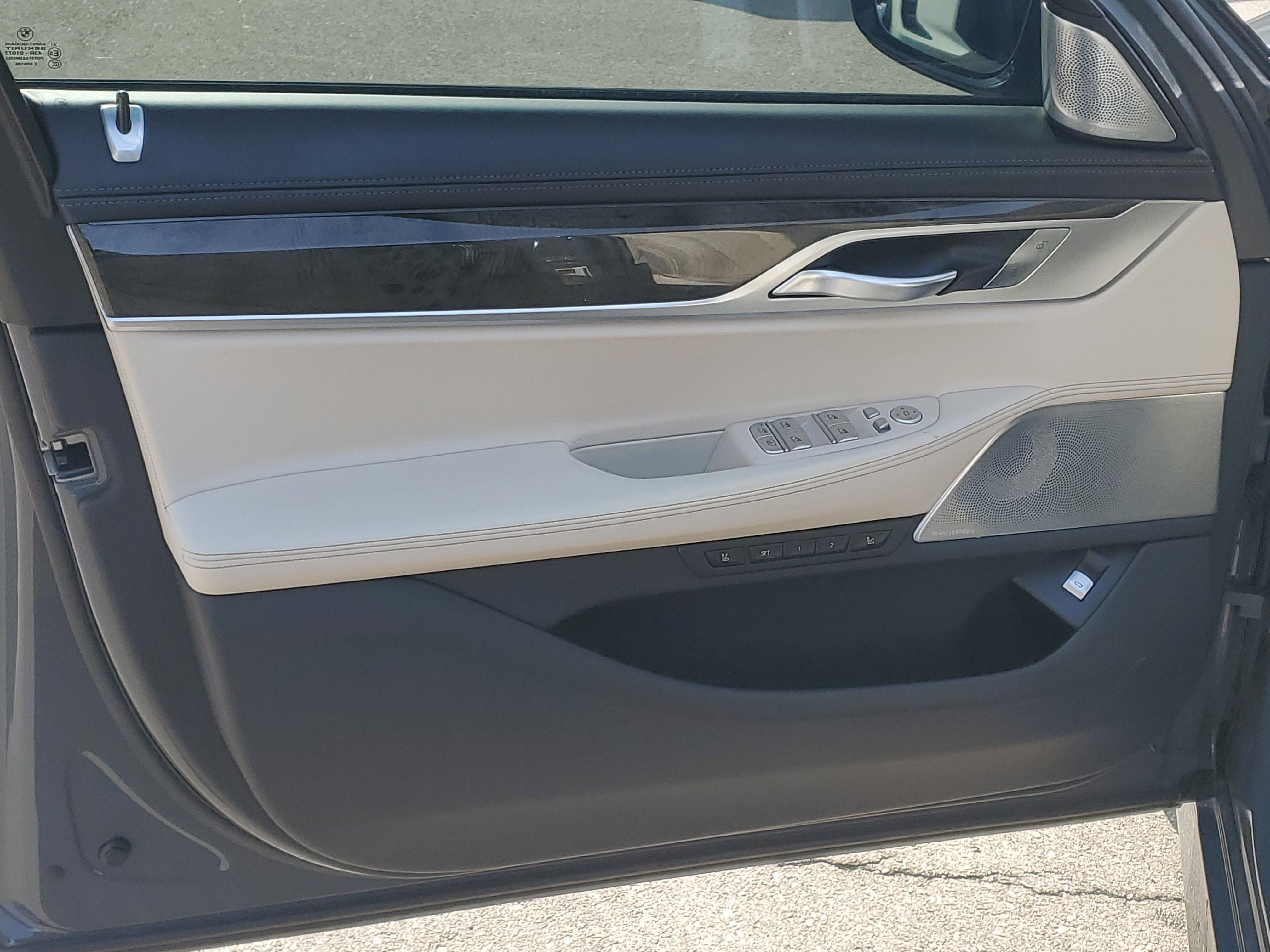 Used 2019 BMW 750i xDrive w/ Executive Package image 5