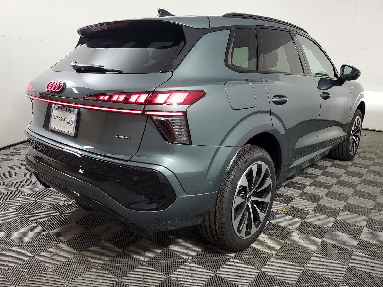 New 2026 Audi Q3 quattro 2.0T AWD/4WD image 7