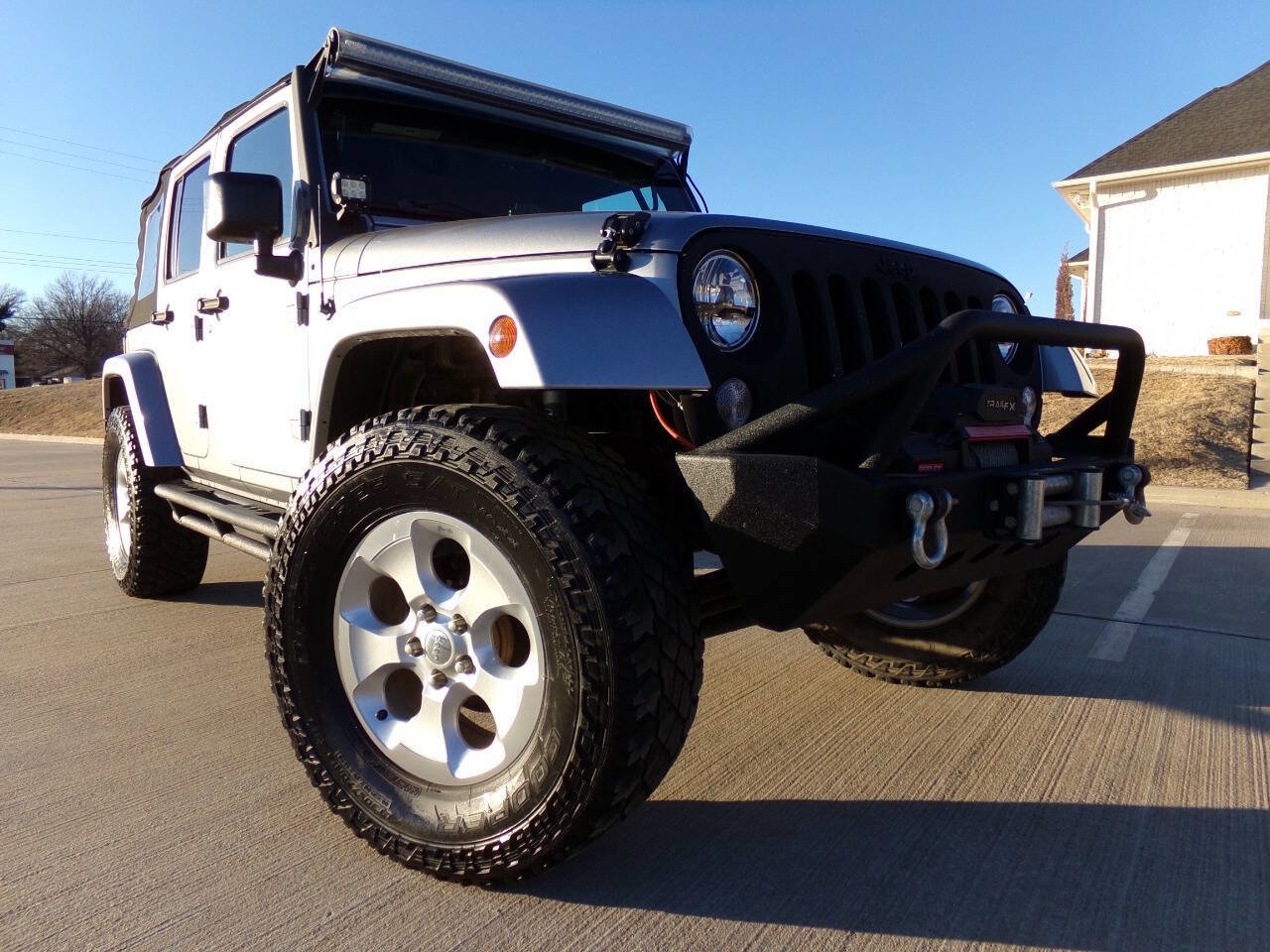 Used 2015 Jeep Wrangler Unlimited Sahara w/ Connectivity Group image 9
