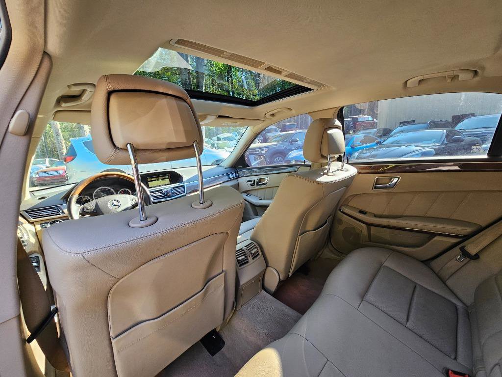 Used 2011 Mercedes-Benz E 350 4MATIC Sedan image 19