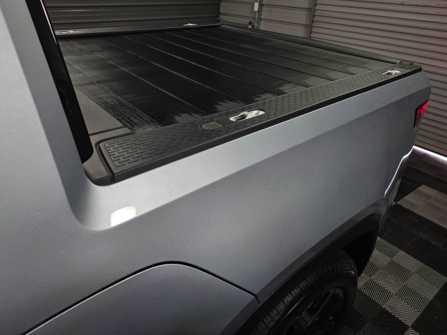Used 2025 Rivian R1T Adventure image 10