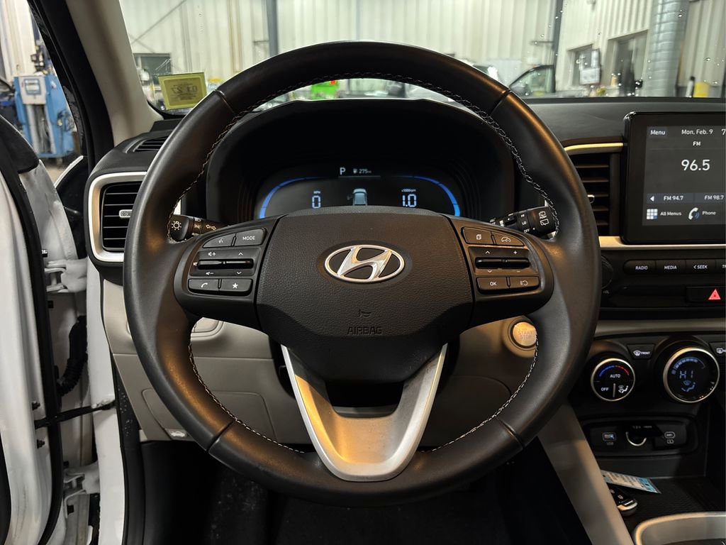 Certified 2025 Hyundai Venue SEL image 20