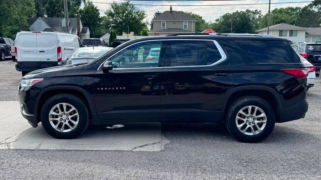 Used 2018 Chevrolet Traverse LT FWD image 3