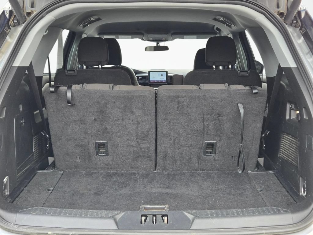 Used 2023 Ford Explorer XLT RWD image 8