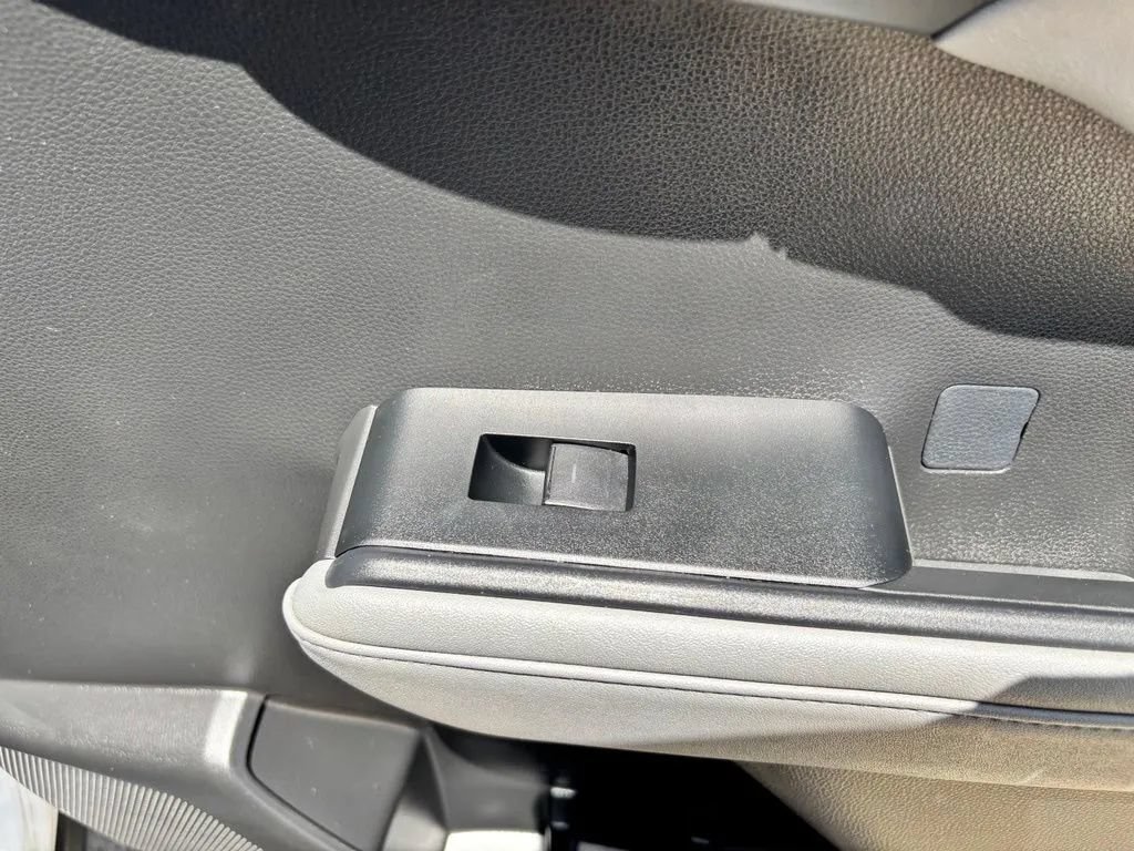 Used 2023 Toyota Highlander XLE FWD image 31