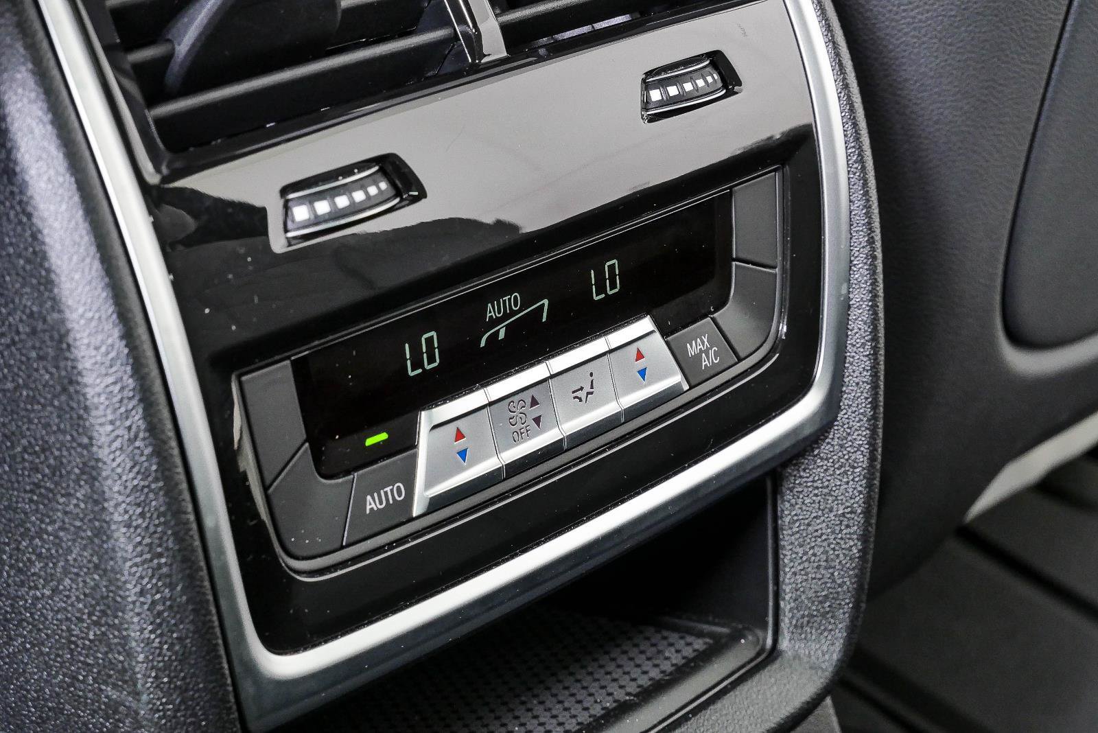 Used 2025 BMW X7 xDrive40i w/ M Sport Package AWD/4WD image 21