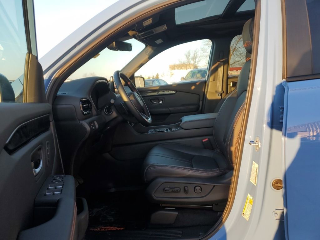 Certified 2025 Honda Pilot TrailSport image 34