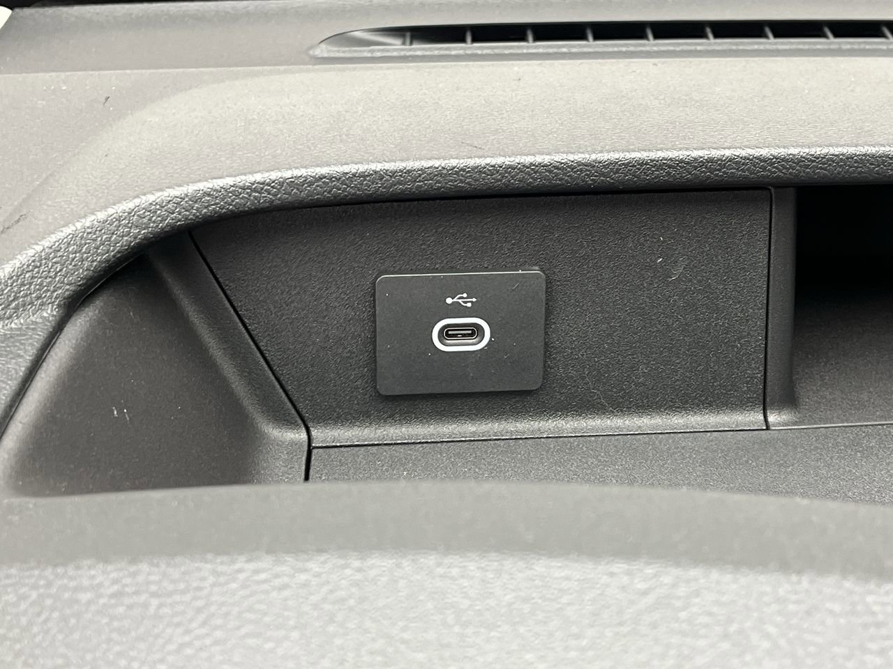 New 2026 Ford Transit 250 148 Medium Roof Extended AWD image 19
