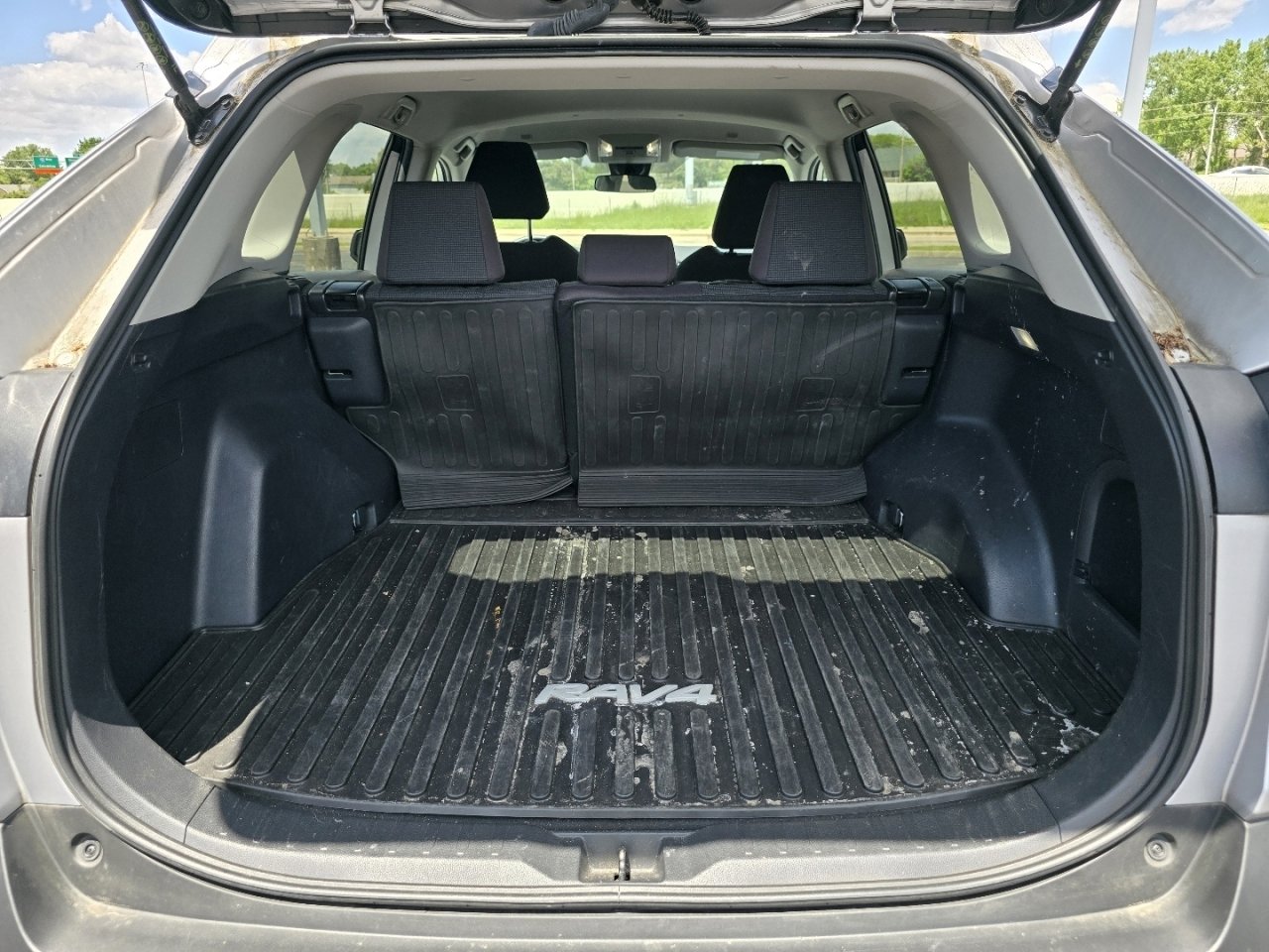 Used 2023 Toyota RAV4 LE AWD/4WD image 17