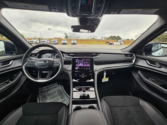 New 2025 Jeep Grand Cherokee Altitude image 12