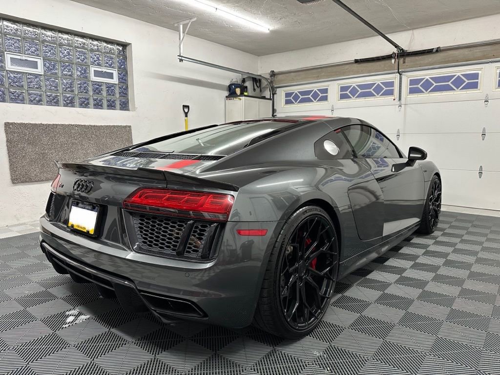 Used 2018 Audi R8 V10 w/ Premium Package image 4