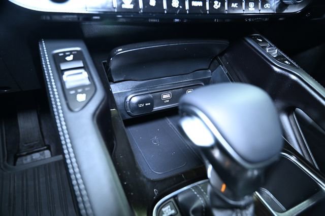 Used 2025 Kia Telluride EX w/ EX Captain's Chair Package image 28