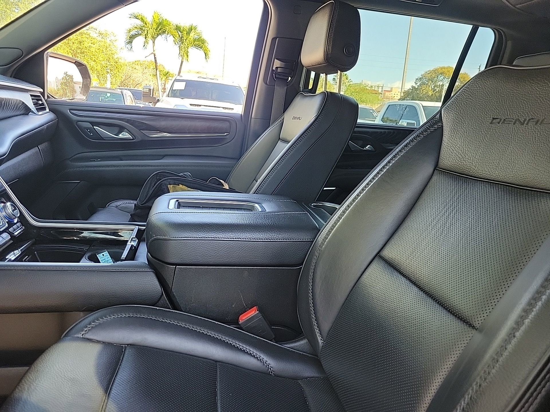 Used 2023 GMC Yukon XL Denali image 31