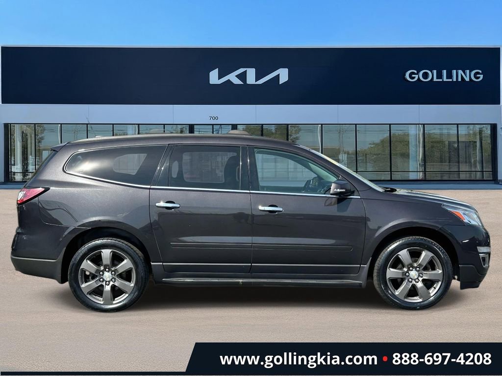 Used 2017 Chevrolet Traverse LT FWD image 2