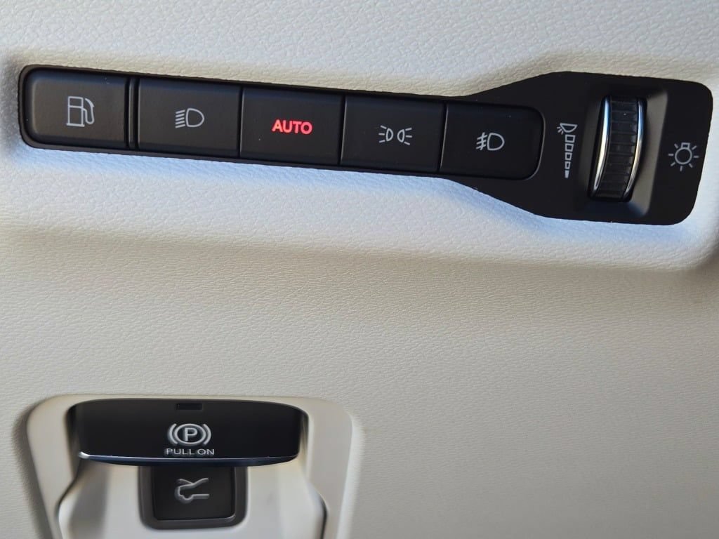 New 2026 Jeep Cherokee Overland w/ Advanced Pro Tech Group AWD/4WD image 30