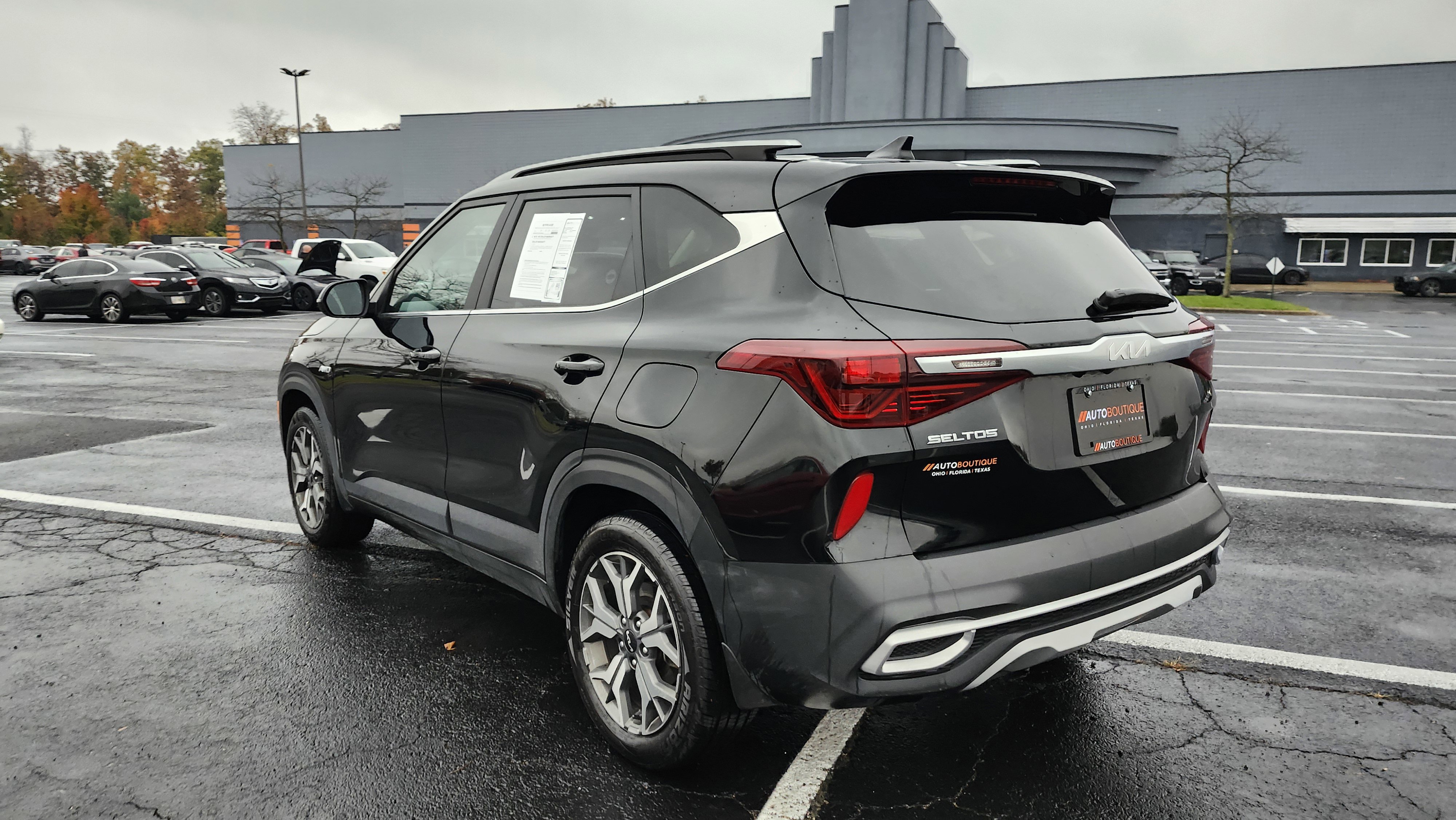 Used 2023 Kia Seltos EX image 9