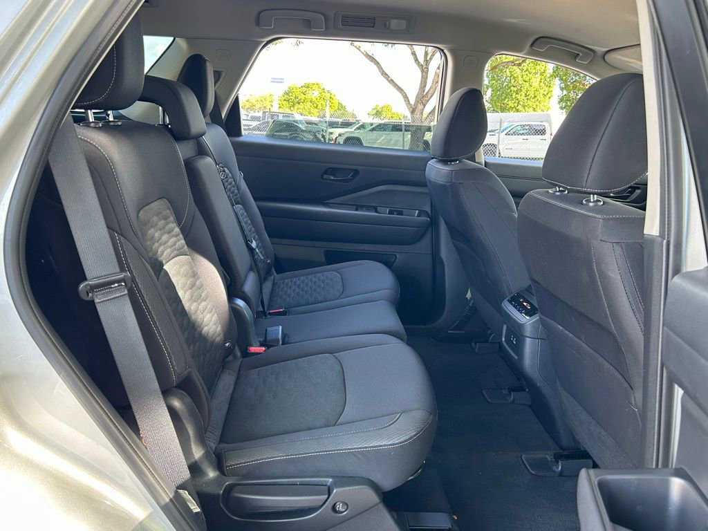 Used 2025 Nissan Pathfinder SV image 42