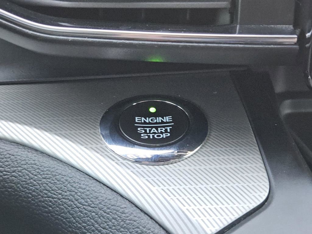 Used 2020 Ford Explorer XLT w/ Equipment Group 202A image 17