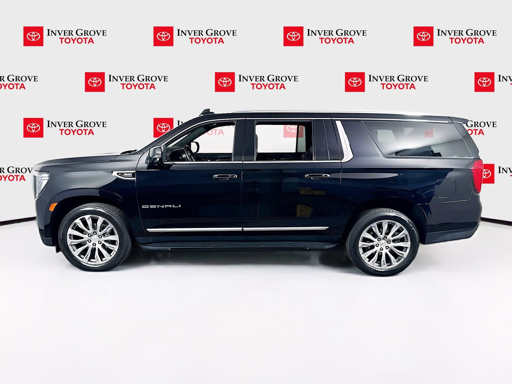 Used 2023 GMC Yukon XL Denali w/ Max Trailering Package AWD/4WD image 8