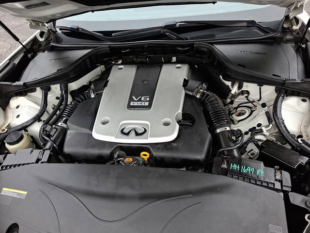Used 2016 INFINITI Q70 3.7 image 28