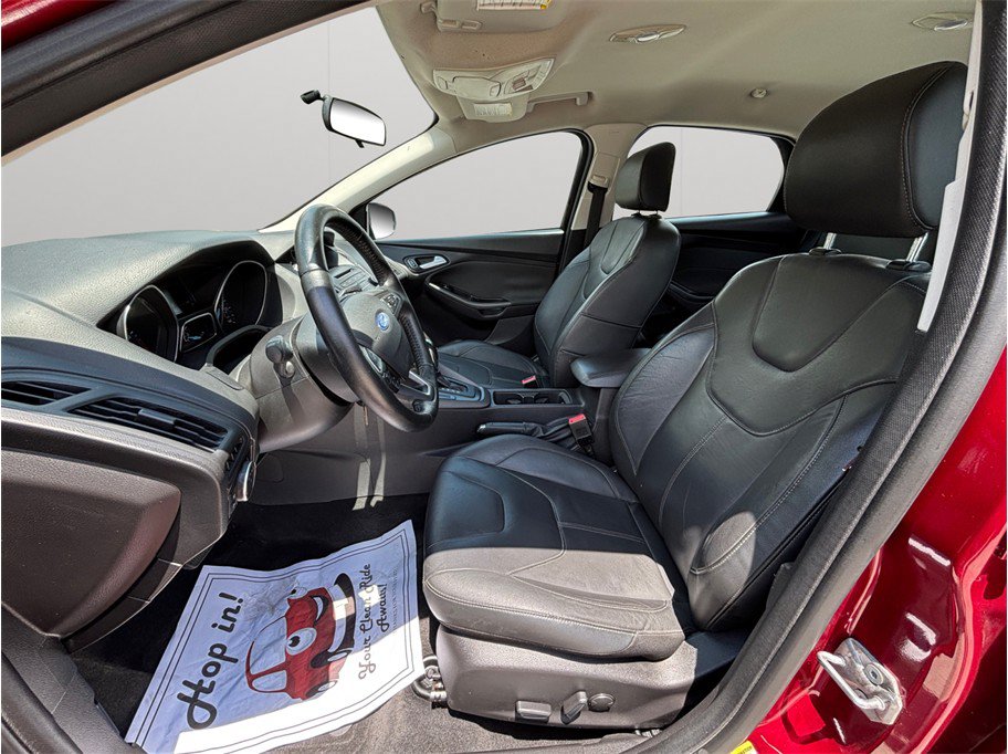 Used 2015 Ford Focus SE w/ Equipment Group 201A FWD image 2