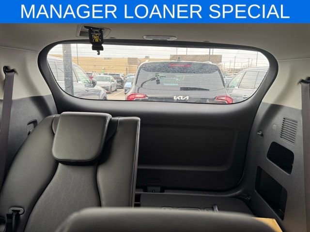 New 2025 Kia Carnival LXS image 18