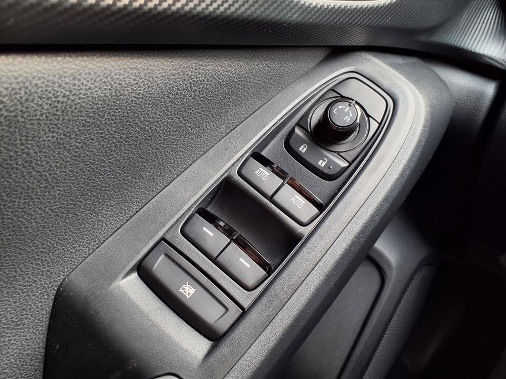 Used 2025 Subaru Crosstrek 2.0i Premium image 9