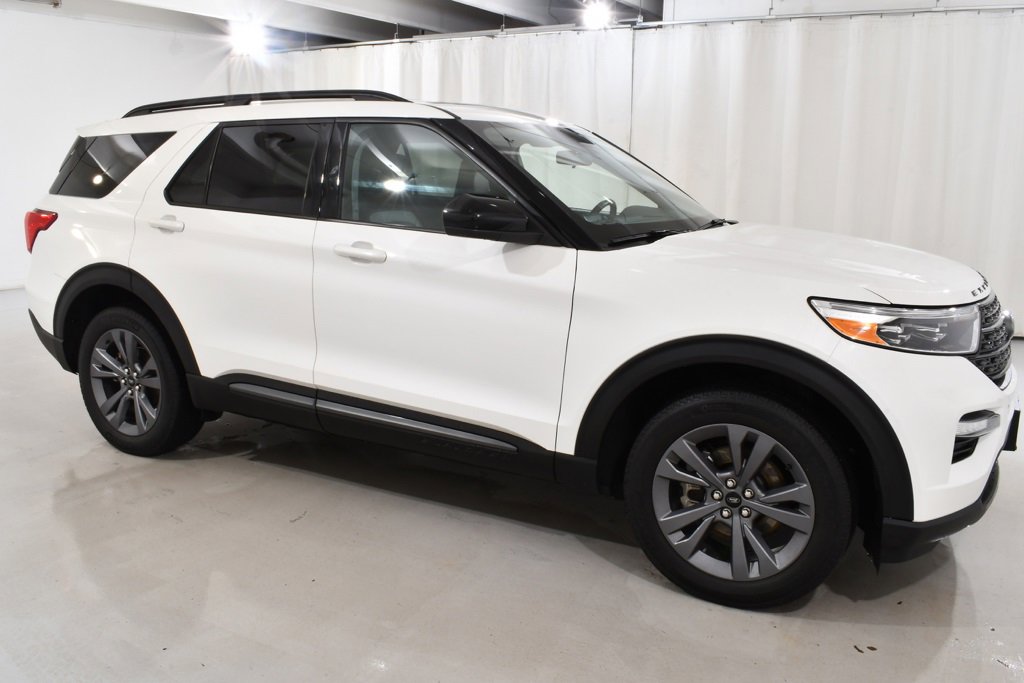 Used 2023 Ford Explorer XLT w/ Equipment Group 202A image 5