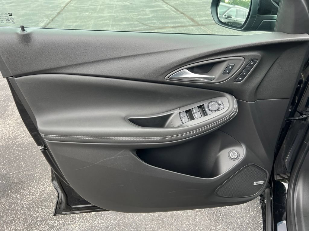 Used 2026 Buick Encore GX Avenir w/ Avenir Technology Package AWD/4WD image 6