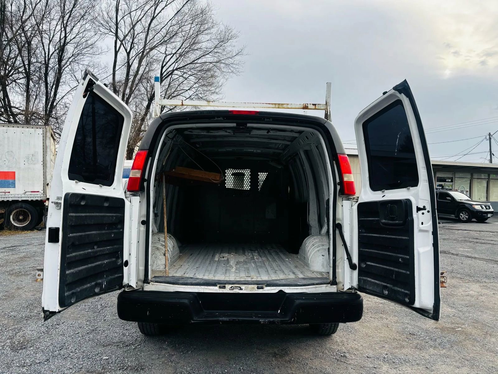 Used 2008 Chevrolet Express 2500 Van 3D image 8