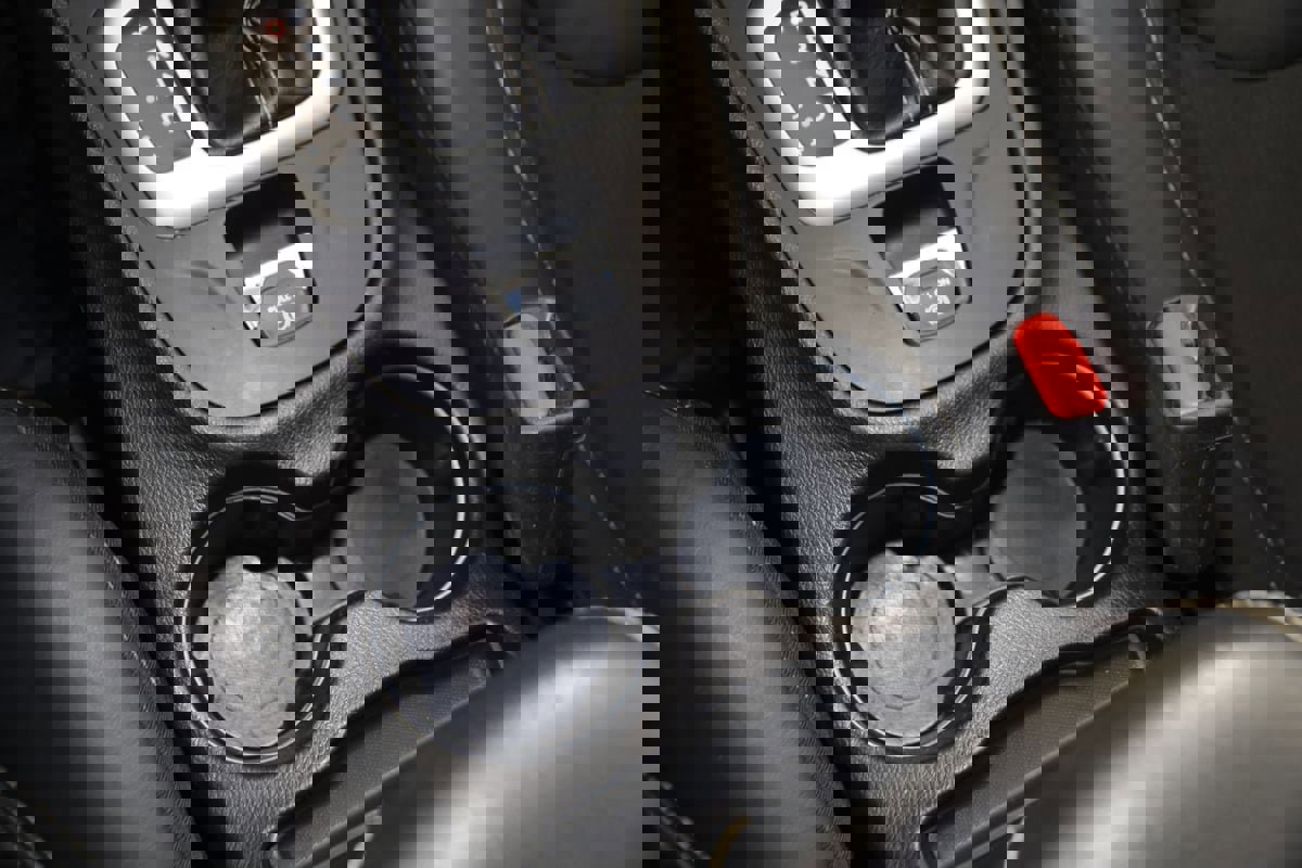 Used 2018 Jeep Cherokee Latitude Plus w/ Cold Weather Group FWD image 23