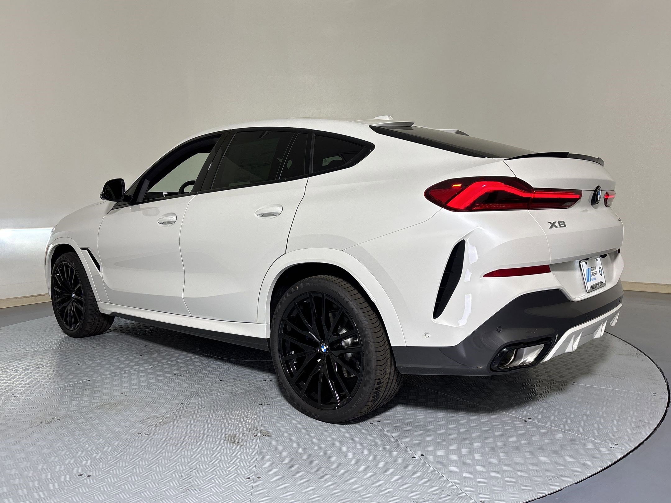 New 2026 BMW X6 xDrive40i AWD/4WD image 3