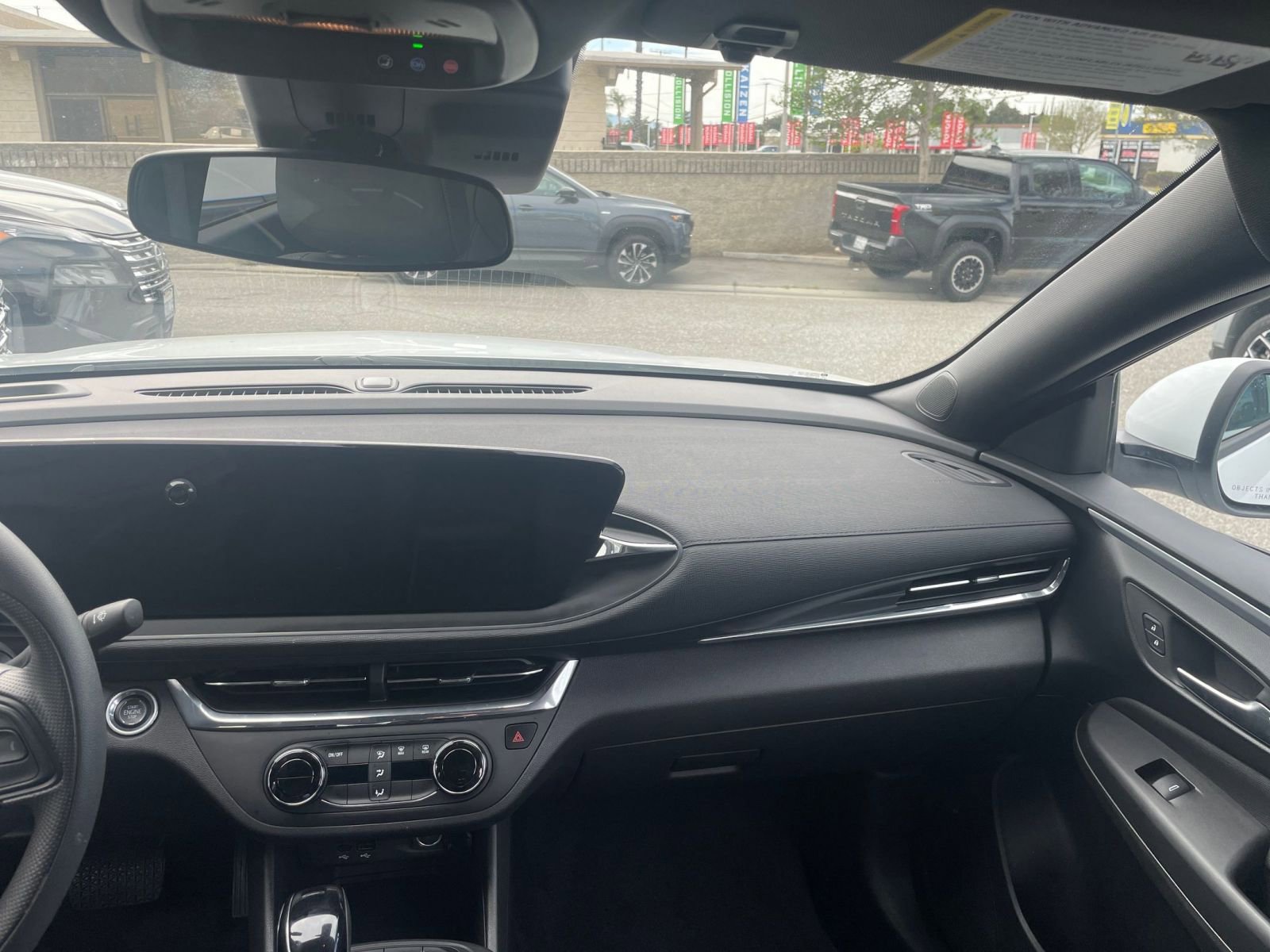 Used 2025 Buick Envista Preferred image 35