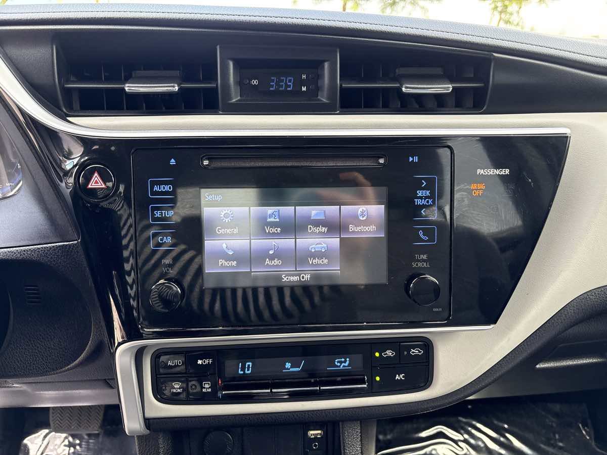 Used 2017 Toyota Corolla LE w/ Carpet Mat Package (TMS) FWD image 25