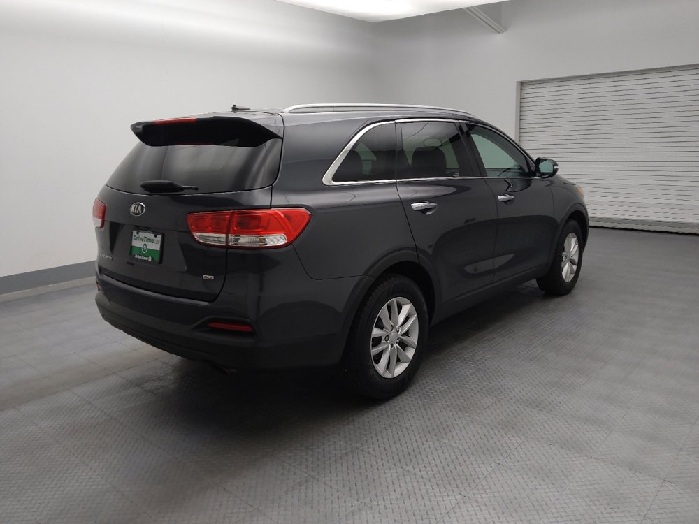 Used 2017 Kia Sorento LX image 9