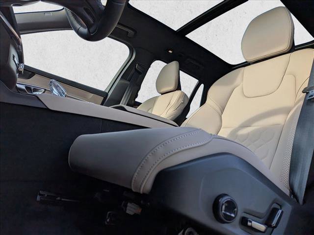 New 2026 Volvo XC90 T8 Plus w/ Protection Package Premier image 4