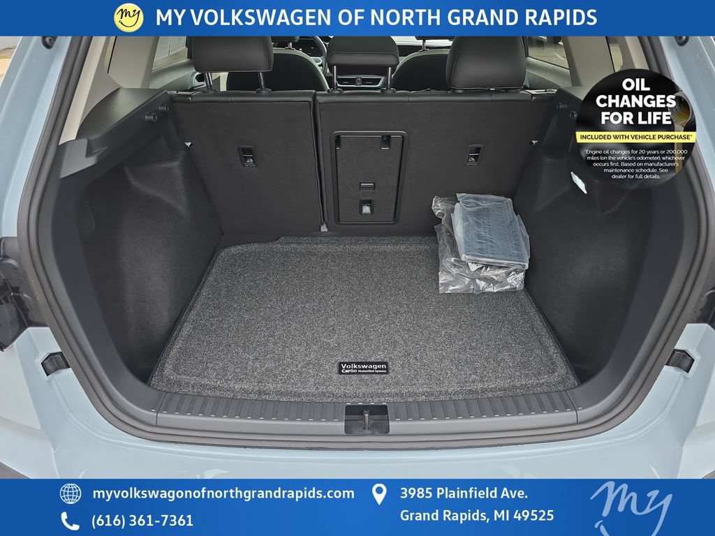 Used 2025 Volkswagen Taos SE w/ Panoramic Sunroof Package AWD/4WD image 27