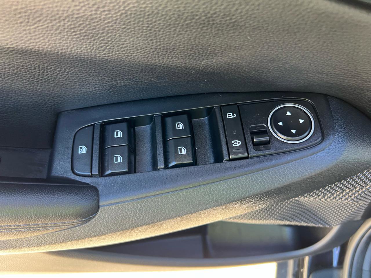 Used 2023 Kia Seltos S w/ Navigation Package image 16