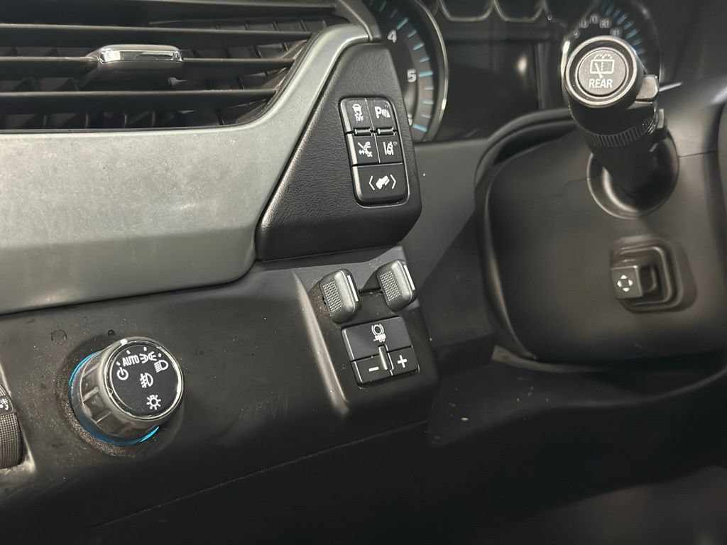 Used 2015 Chevrolet Suburban LTZ RWD image 18