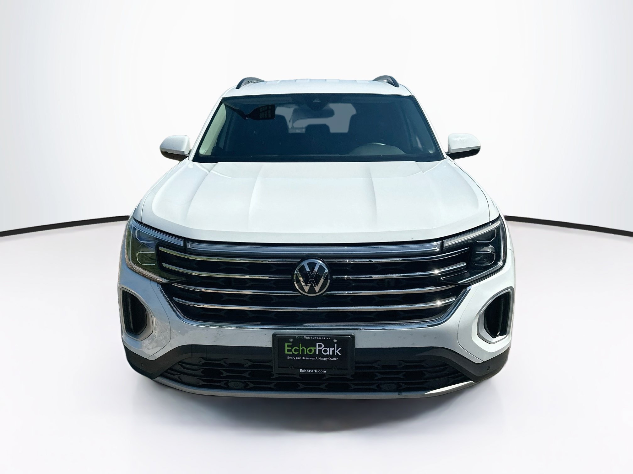 Used 2024 Volkswagen Atlas SE AWD/4WD image 2