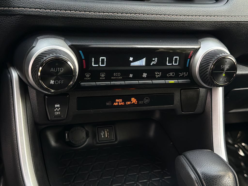Used 2025 Toyota RAV4 XLE AWD/4WD image 29