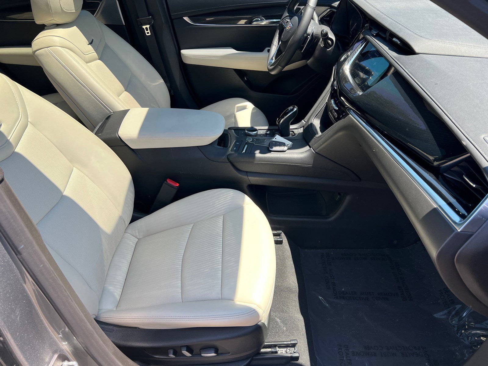 Used 2023 Cadillac XT6 Sport w/ Technology Package AWD/4WD image 15