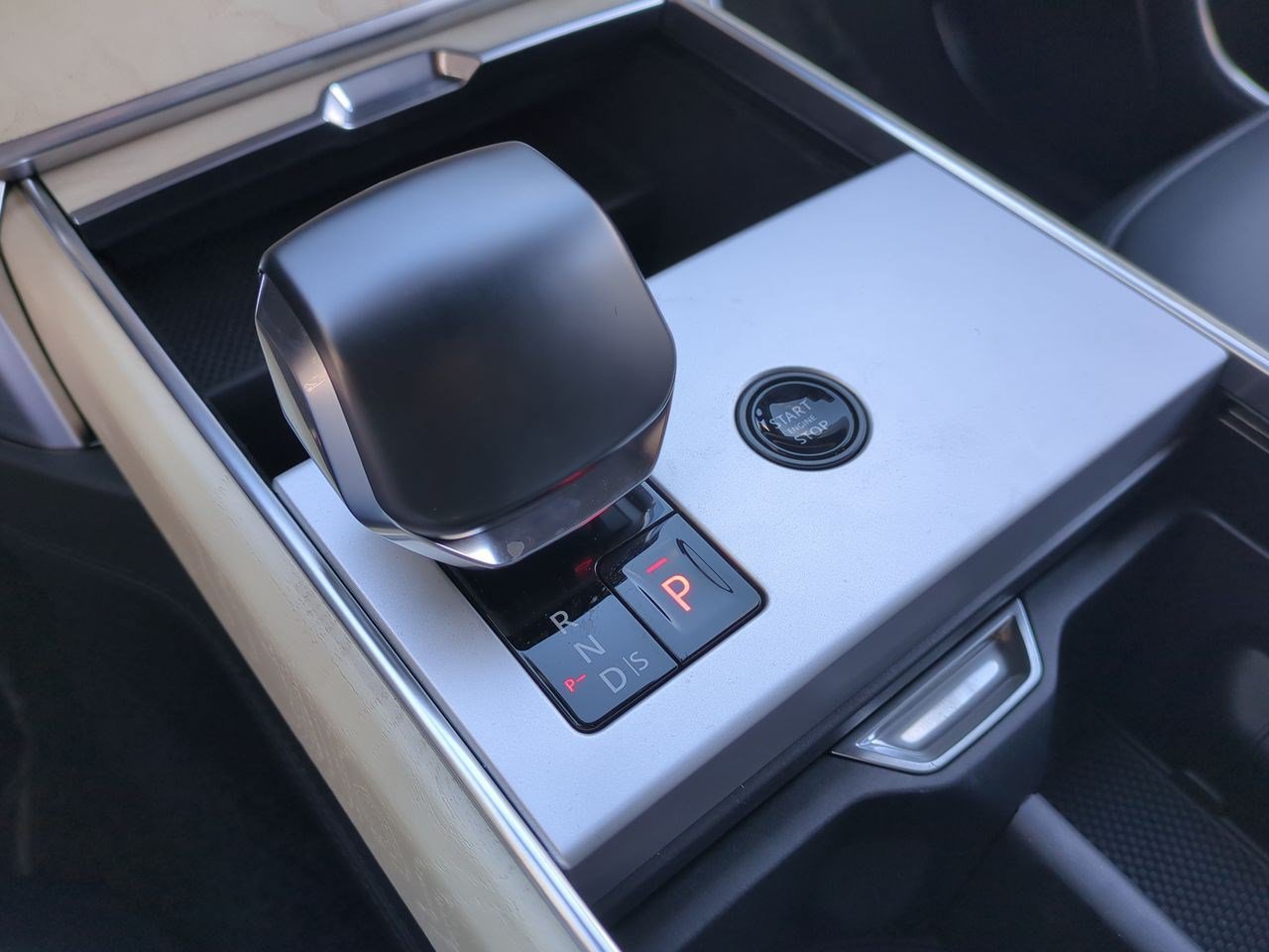 New 2025 Land Rover Range Rover SV AWD/4WD image 18