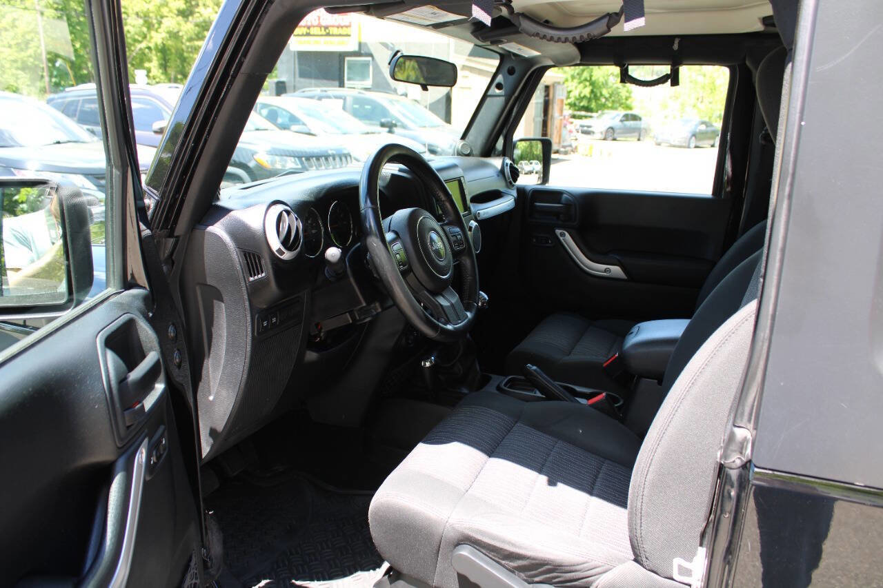 Used 2011 Jeep Wrangler Rubicon w/ Dual Top Group AWD/4WD image 22